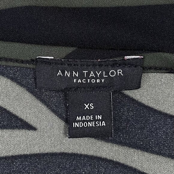 Ann Taylor Womens Blouse Size XS Round Neck Long Sleeves Zebra Print Green Black - Picture 5 of 6